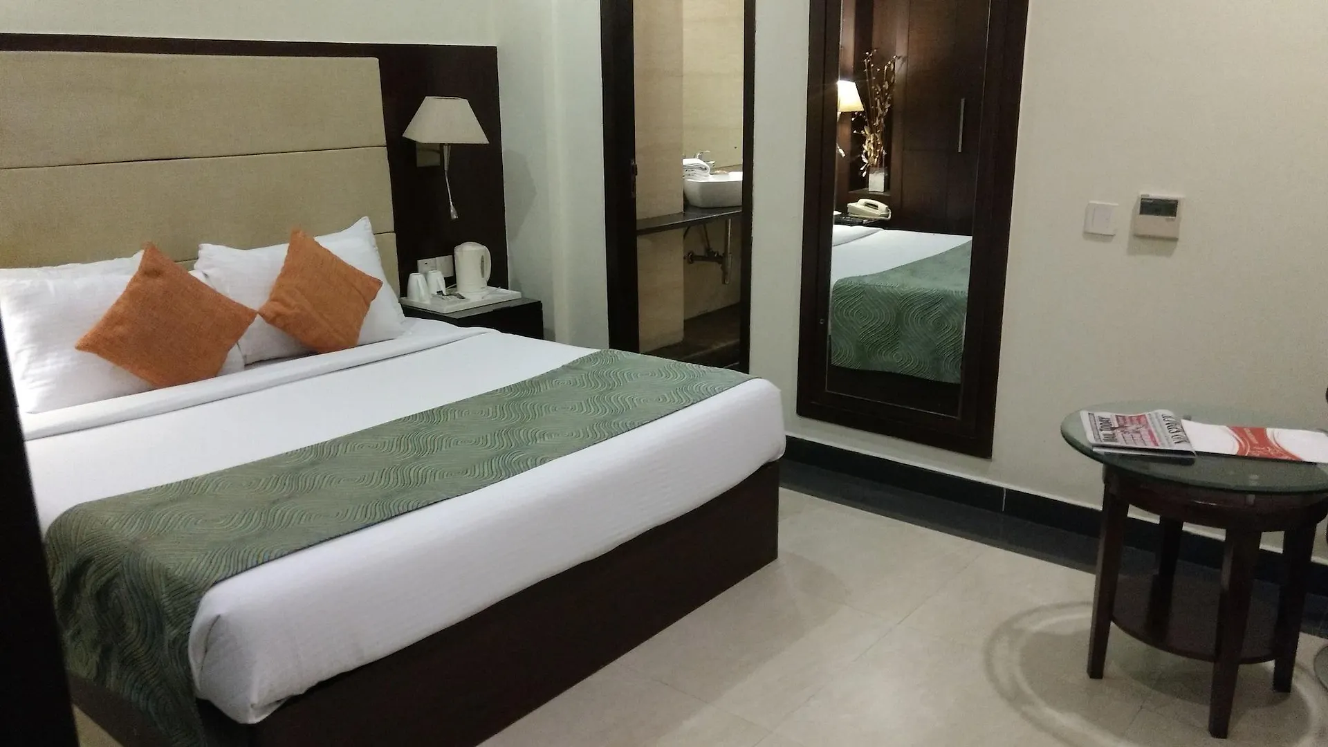 Hotel DS Clarks Inn Gurgaon