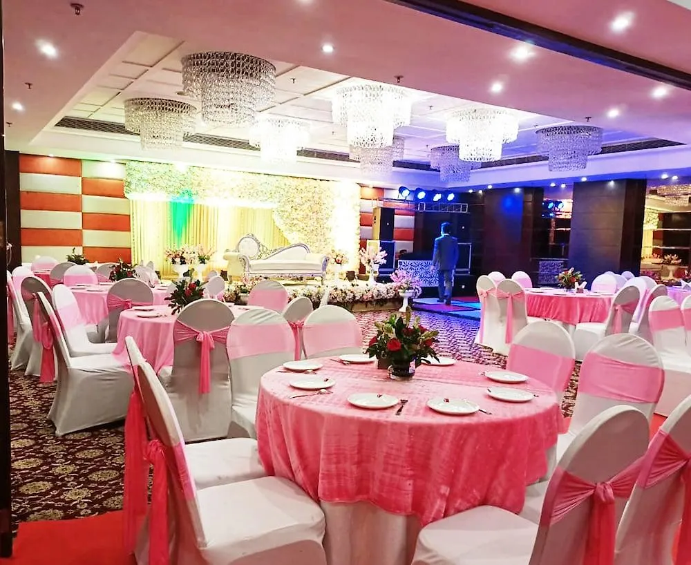 Hotel DS Clarks Inn Gurgaon 4*,